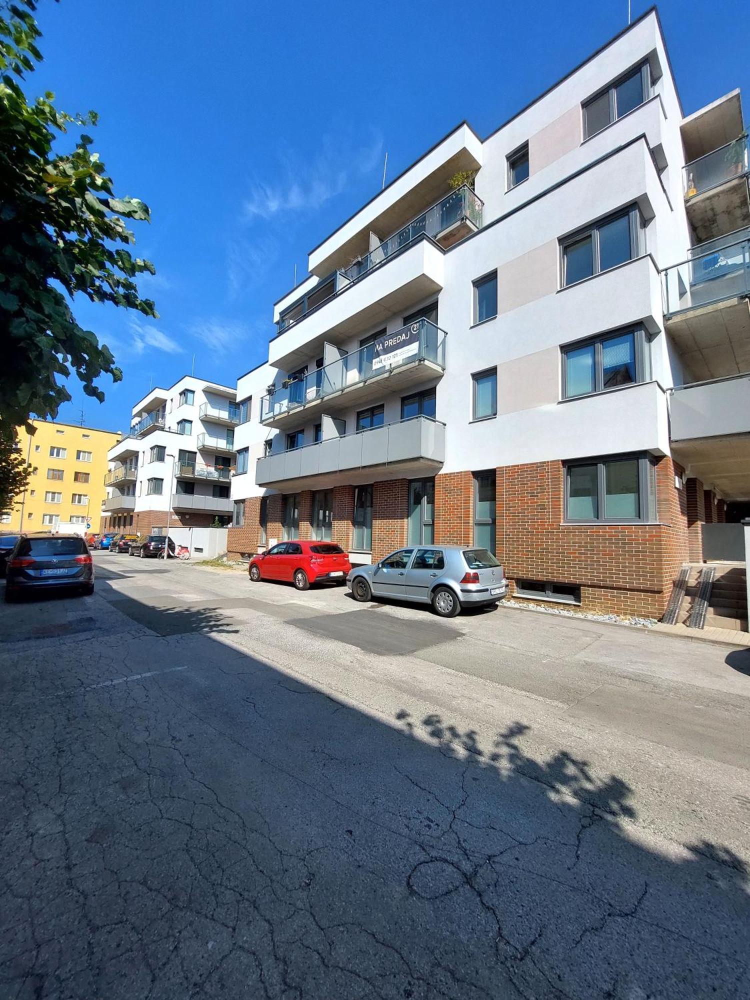 Apartman Emotions S Privat Garage Parking Free Leilighet Košice Eksteriør bilde