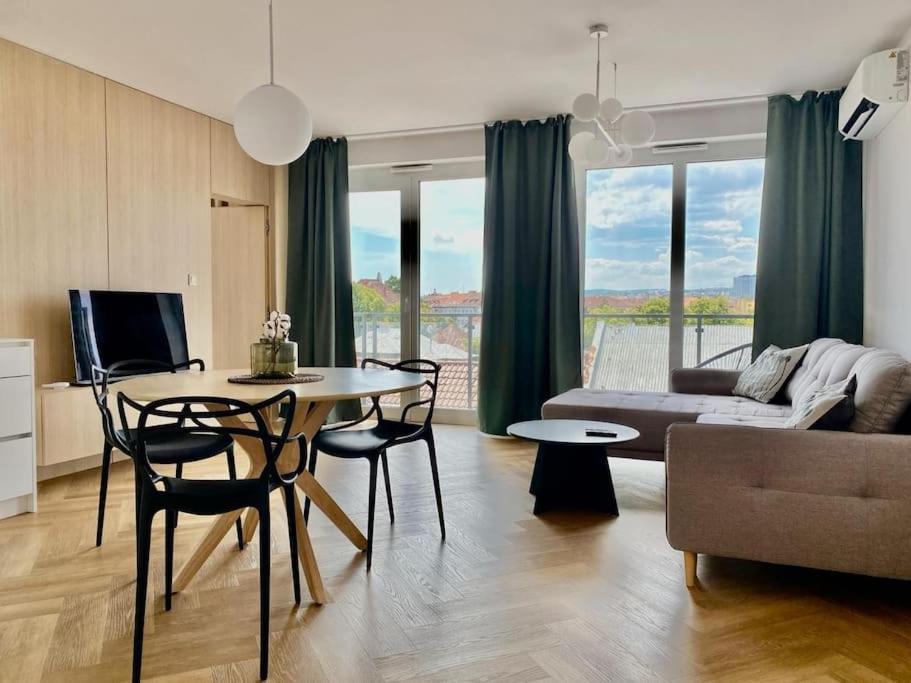 Apartman Emotions S Privat Garage Parking Free Leilighet Košice Eksteriør bilde